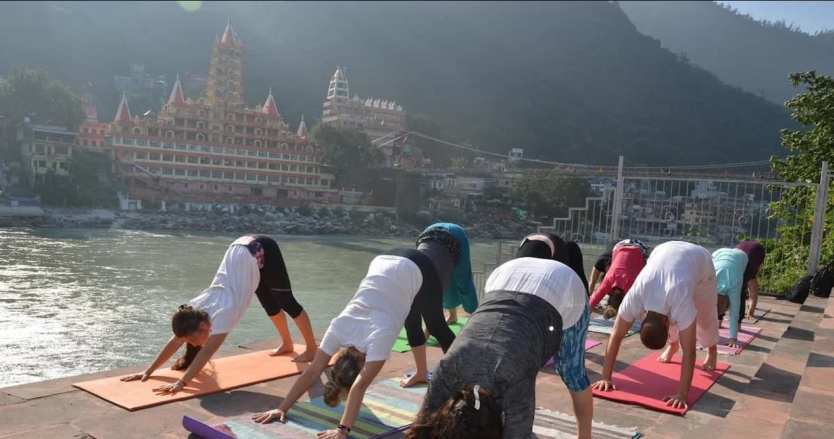 Community life at Deep Yoga