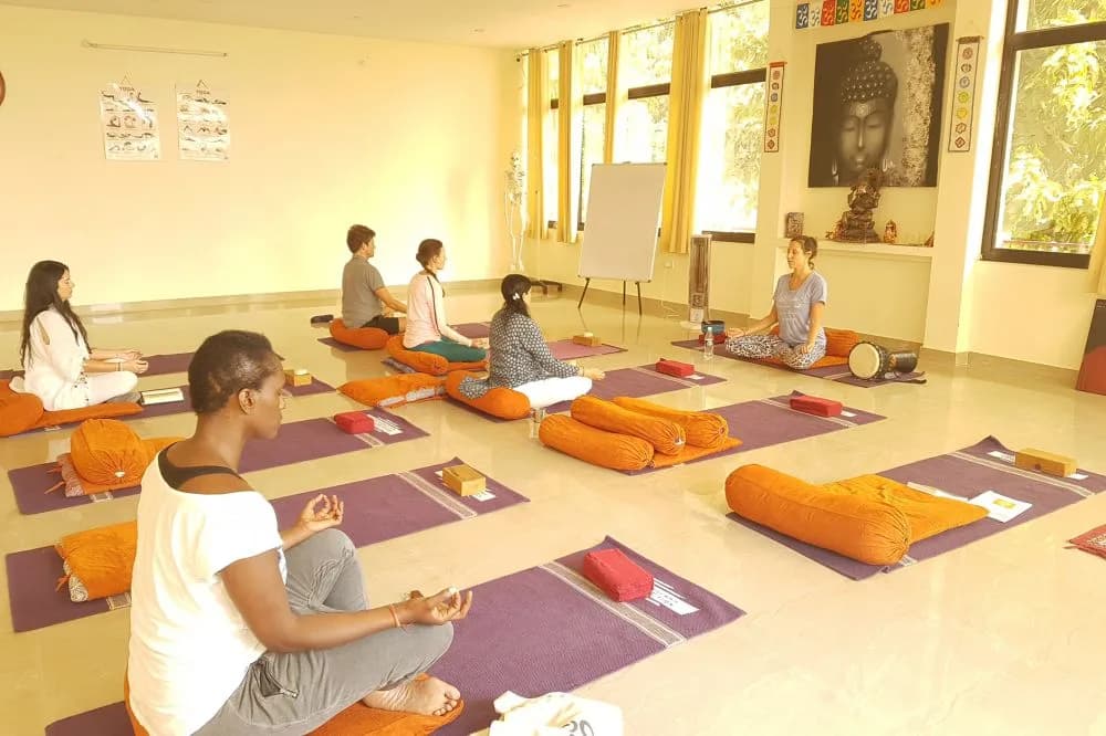 Deep Yoga retreat on the banks of the Ganges