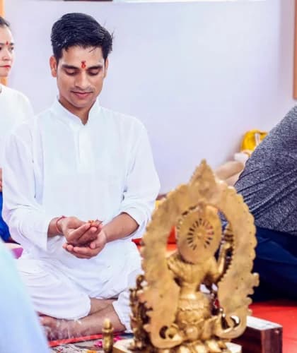 Ravi Bisht, Vinyasa Flow & Alignment, Deep Yoga Wellness Rishikesh